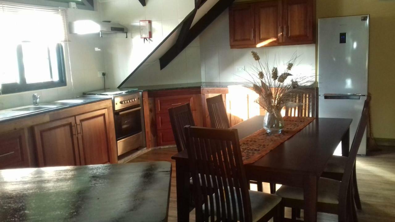 Appartamento Shay Lyah Self Catering Victoria Esterno foto