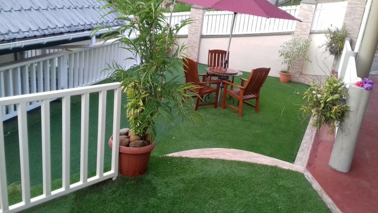 Appartamento Shay Lyah Self Catering Victoria Esterno foto
