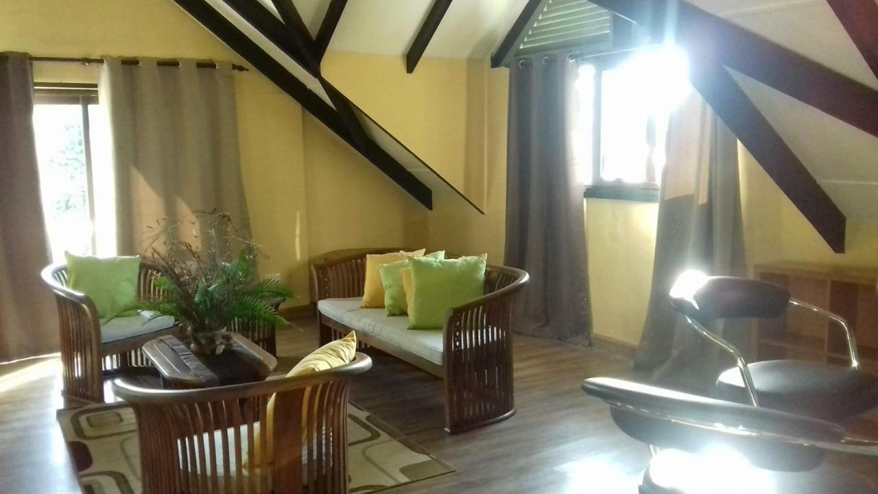 Appartamento Shay Lyah Self Catering Victoria Esterno foto