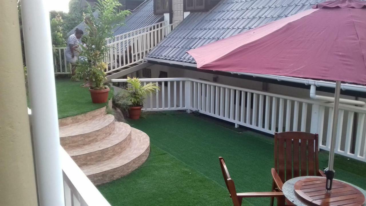 Appartamento Shay Lyah Self Catering Victoria Esterno foto
